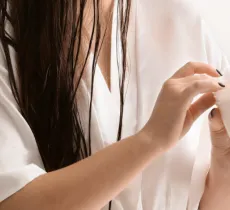 7 RECETTES DE MASQUES MAISON POUR CHEVEUX GRAS