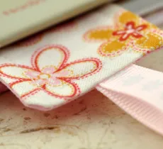 DIY : 3 TUTOS POUR FABRIQUER DES MARQUE-PAGES EN TISSUS 