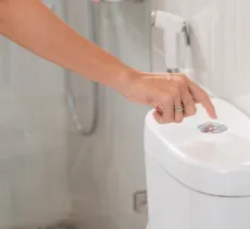 COMMENT DÉTARTRER LE RÉSERVOIR DES WC ? 