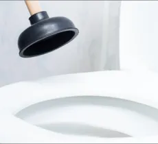 Comment déboucher ses toilettes sans déboucheur wc ?