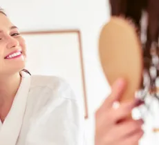 POURQUOI ET QUAND FAIRE UNE CLARIFICATION DES CHEVEUX ? 