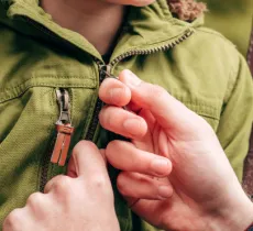 COMMENT DÉGRIPPER UNE FERMETURE ÉCLAIR ? 