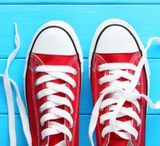 COMMENT LAVER DES LACETS BLANCS ? 