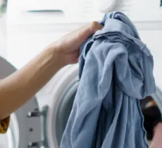 LINGE DÉCOLORÉ : POURQUOI ET COMMENT ÉVITER LA DECOLORATION DU LINGE ? 