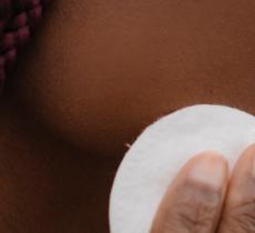 Quelle routine soin visage pour les peaux noires ?