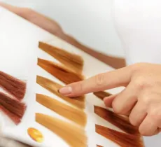 COLORATION CHEVEUX À LA MAISON : NOS CONSEILS D’EXPERT