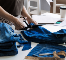 DIY : UNE JUPE TENDANCE À PARTIR D'UN VIEUX JEAN  
