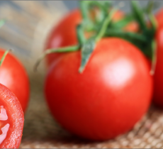 SOINS MAISON : LES BIENFAITS DE LA TOMATE SUR LES CHEVEUX