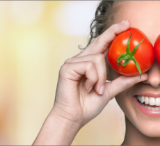 SOINS MAISON : LES BIENFAITS DE LA TOMATE SUR LA PEAU 