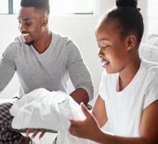 ENZYMES DANS LES LESSIVES : POURQUOI ET LESQUELLES POUR UN LINGE DOUX ET PROPRE ? 