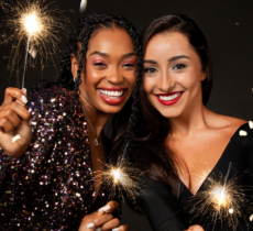 COMMENT ACCESSOIRISER UNE TENUE NOIRE POUR LES FÊTES ? 
