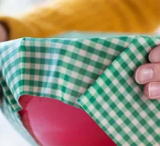 BEE WRAP : COMMENT NETTOYER UN EMBALLAGE EN CIRE D’ABEILLE ? 