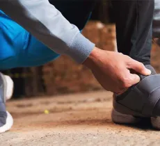 COMMENT NETTOYER LE VELCRO® POUR QU’IL ADHÈRE À NOUVEAU ? 