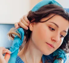 5 IDÉES DE COIFFURES DE NUIT POUR AVOIR DES CHEVEUX BOUCLÉS ! 