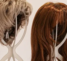 COMMENT NETTOYER UNE PERRUQUE ? 