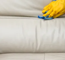 COMMENT NETTOYER LE SIMILI CUIR ? 