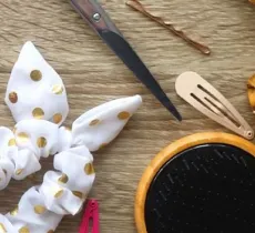 COMMENT CUSTOMISER SA COIFFURE AVEC DES ACCESSOIRES ? 