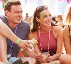 FESTIVALS & CÉRÉMONIES : COMMENT ÉLIMINER LES TACHES LES PLUS COURANTES