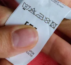 Comment lire une étiquette de vêtement ?