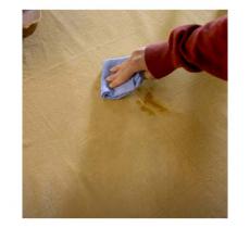 COMMENT ENLEVER UNE TACHE SUR UNE NAPPE ?  