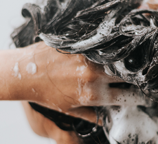 COMMENT SE LAVER LES CHEVEUX DE FAÇON ÉCOLOGIQUE ?