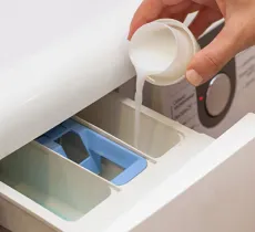 DANS QUEL COMPARTIMENT METTRE LA LESSIVE ET L'ADOUCISSANT ? 