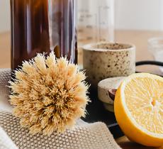 Comment faciliter le nettoyage de la maison avec 3 produits dégraissants efficaces et naturels ?