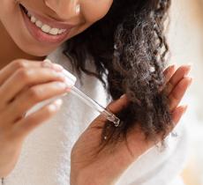 Les bienfaits de l’huile de jojoba sur la peau et les cheveux