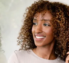 Comment éviter le dessèchement des cheveux crépus ? les 6 produits incontournables !