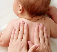 COMMENT PRENDRE SOIN DE LA PEAU DE BÉBÉ AU QUOTIDIEN ?