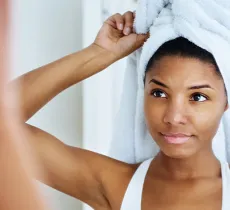 SPA POUR CHEVEUX : COMMENT REPRODUIRE UN HEAD SPA À LA MAISON ? 