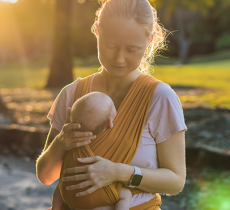 QUELLE ÉCHARPE DE PORTAGE CHOISIR ET COMMENT L’ENTRETENIR ? 