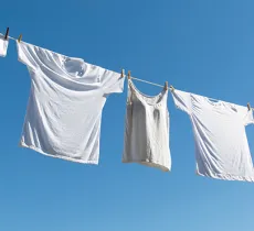 L’ENTRETIEN DU LINGE BLANC : UN JEU D’ENFANT