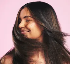 Les coupes et gestes pour les cheveux épais et trop volumineux