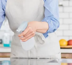 SPRAY NETTOYANT MULTI-USAGES : POUR QUELLE EFFICACITÉ ? 