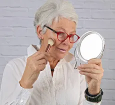 Comment se maquiller le teint après 50 ans ?