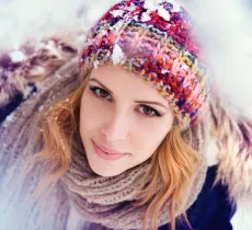 Quelles coiffures quand on porte un bonnet ? on a 5 idées !