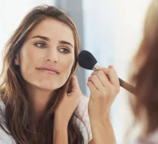 Comment faire tenir son maquillage toute la journée ?