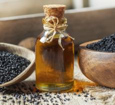 Les bienfaits de l’huile de nigelle sur la peau et les cheveux !