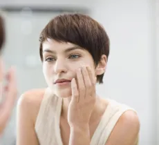 BB crème, CC crème, DD crème, EE crème, GG crème, ZZ crème : quelles différences ?