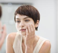 BB crème, CC crème, DD crème, EE crème, GG crème, ZZ crème : quelles différences ?