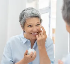 Produits anti-age et astuces naturelles pour prévenir les signes de l’âge !