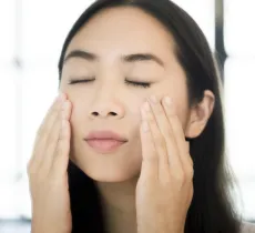 MASSAGE DE LA TÊTE ET DU CORPS : LES GESTES FACILES POUR S’AUTOMASSER