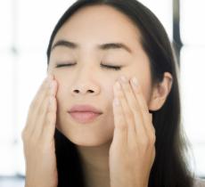 MASSAGE DE LA TÊTE ET DU CORPS : LES GESTES FACILES POUR S’AUTOMASSER