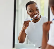 Comment bien se brosser les dents au quotidien ?
