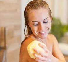 COMMENT SE DOUCHER EN LIMITANT LA SURCONSOMMATION ? 