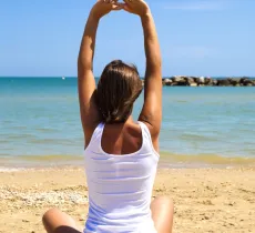 Petits exercices beauté à la plage pour garder la ligne