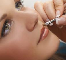 Comment dessiner ses lèvres selon leur forme ? nos conseils morpho maquillage !