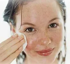 Comment se démaquiller ? les conseils de notre expert !