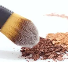Maquillage nude : l’idéal pour les peaux bronzées